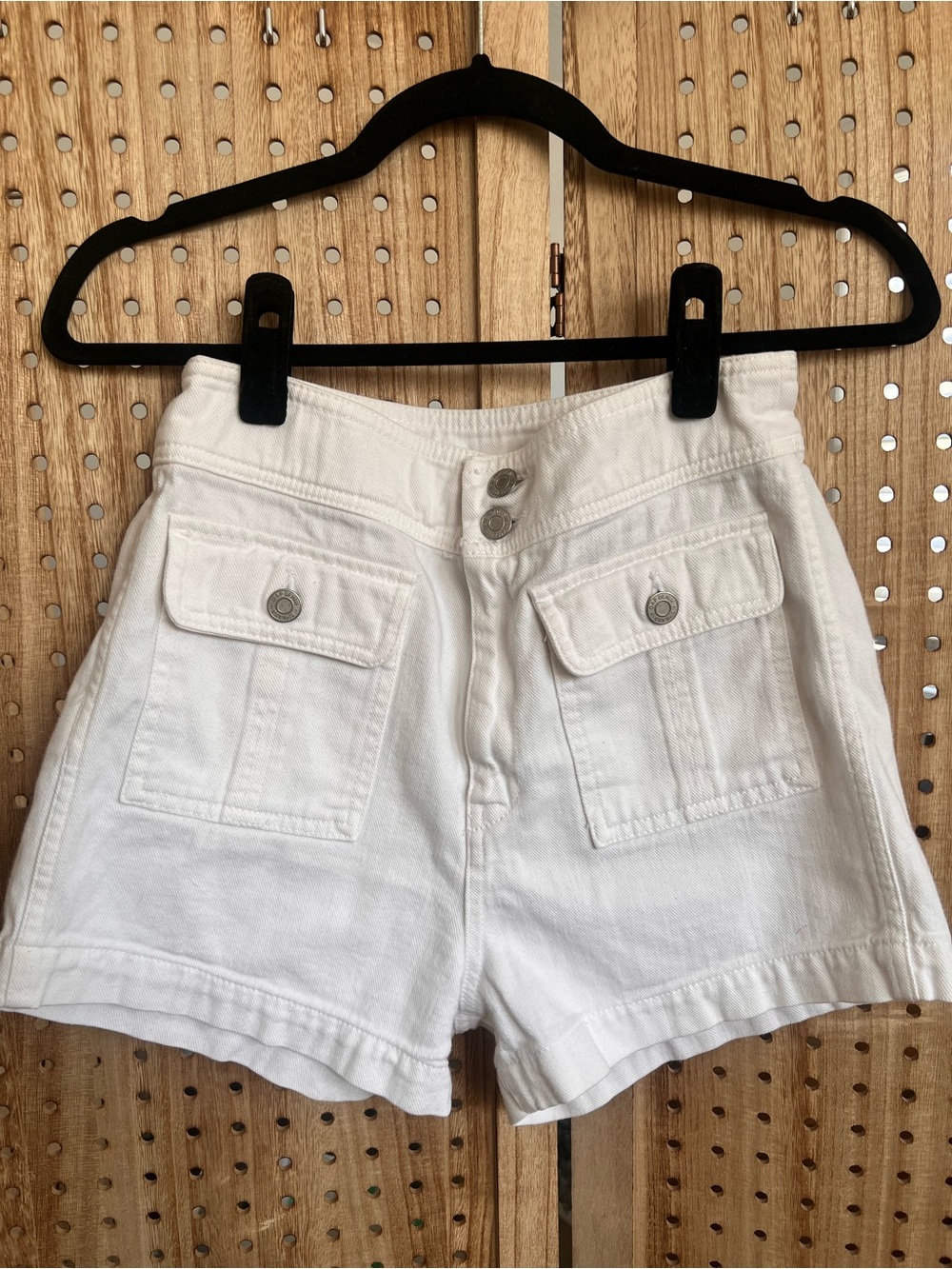 Gap 1969 White Cargo Shorts | Classic Utility Pockets | Size 26